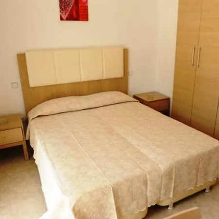 Gardens & מלון דירות