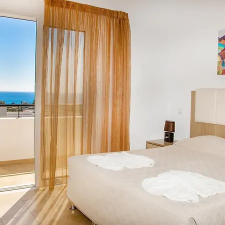 Gardens & شقة فندقية غينادي