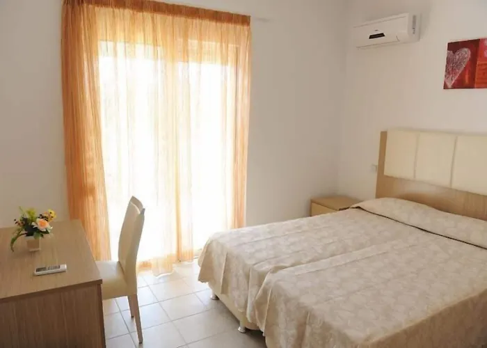 Aparthotel Gardens & 4*